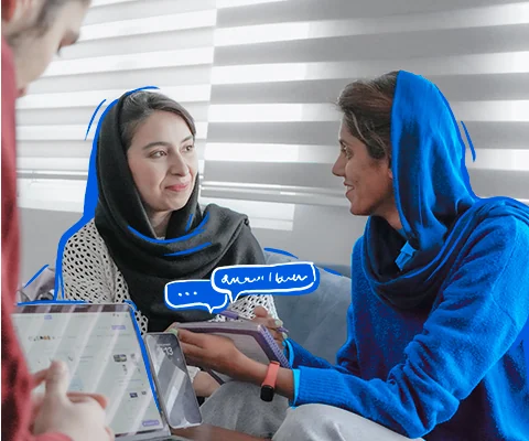 گفت‌وگوی دو عضو تیم ایران بروکر در دفتر